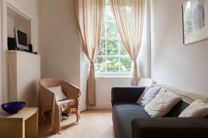 1 Bedroom Apartment on Charming St Stephen Street - Image 1