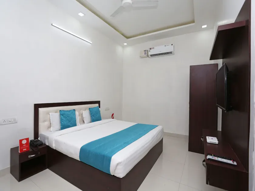 C D Guest House By OYO Rooms - Image 1