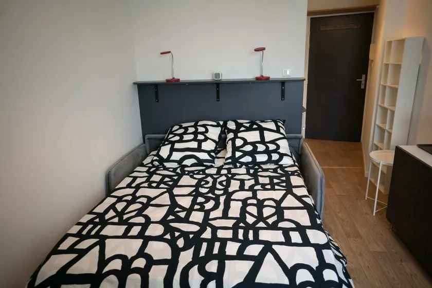 Charming bright studio and design - Image 1