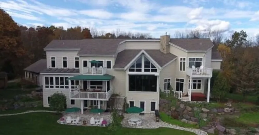 Inn at Wawanissee Point - Image 1