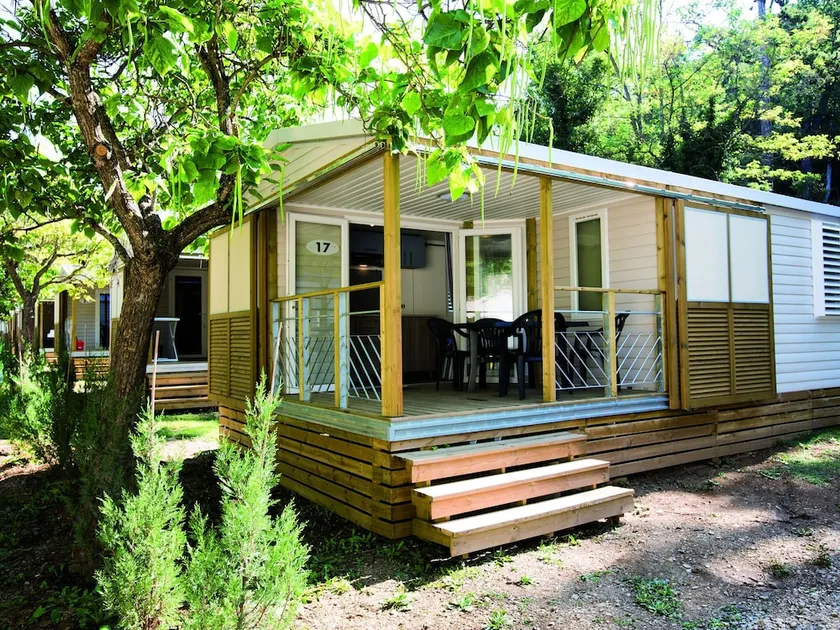 Cozy Mobile Home in the Lubéron Near a spa Resort - Image 1
