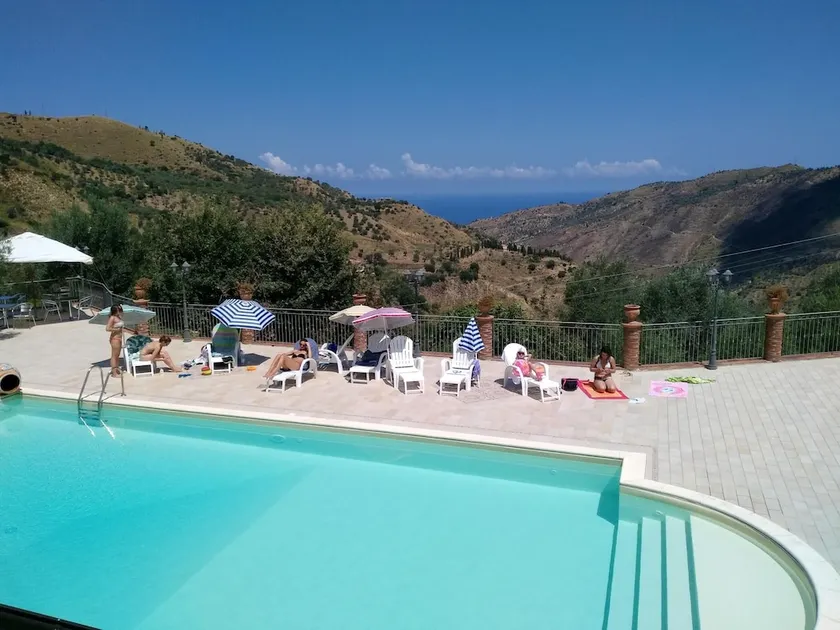 One bedroom appartement with sea view shared pool and enclosed garden at Reitano 5 km away from the - Image 1