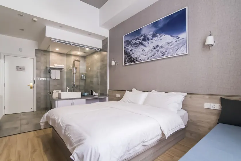 Chengdu Masherbrum Outdoor Guesthouse - Image 1