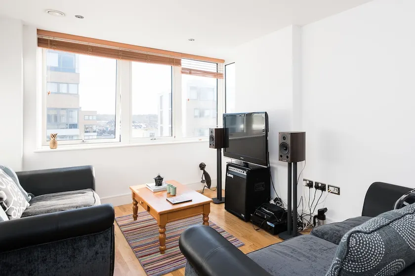 Modern Muscians 2BR Flat in Greenwich - Image 1