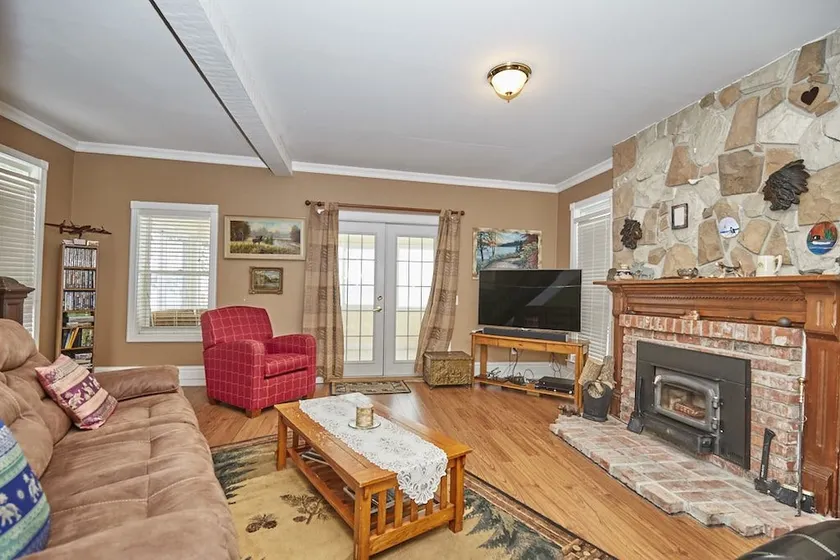 Riverfront Retreat - Image 1