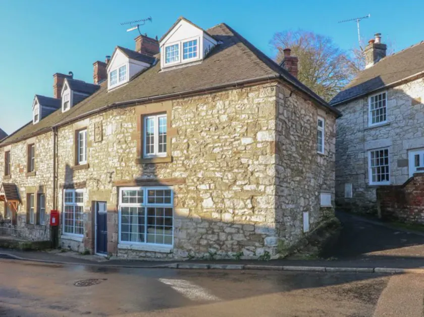 Lovely 4 bed House Sleeping 8 Near Ashbourne - Image 1