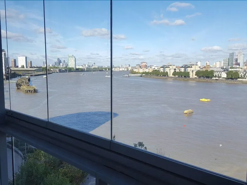 2 Bedroom Apartment on the River Thames - Image 1