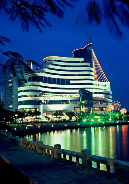 Bailuzhou Lake View Hotel - Image 1