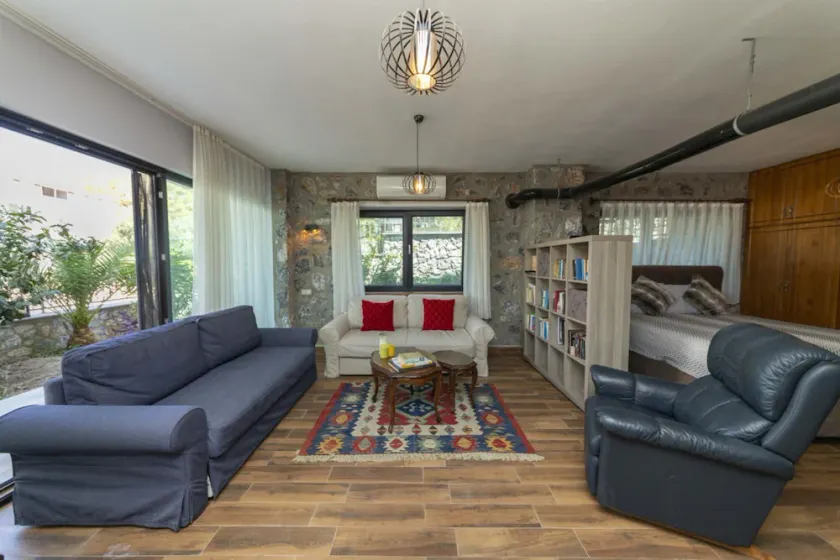 Eclectic Studio Apartment Near Sea in Bodrum - Image 1