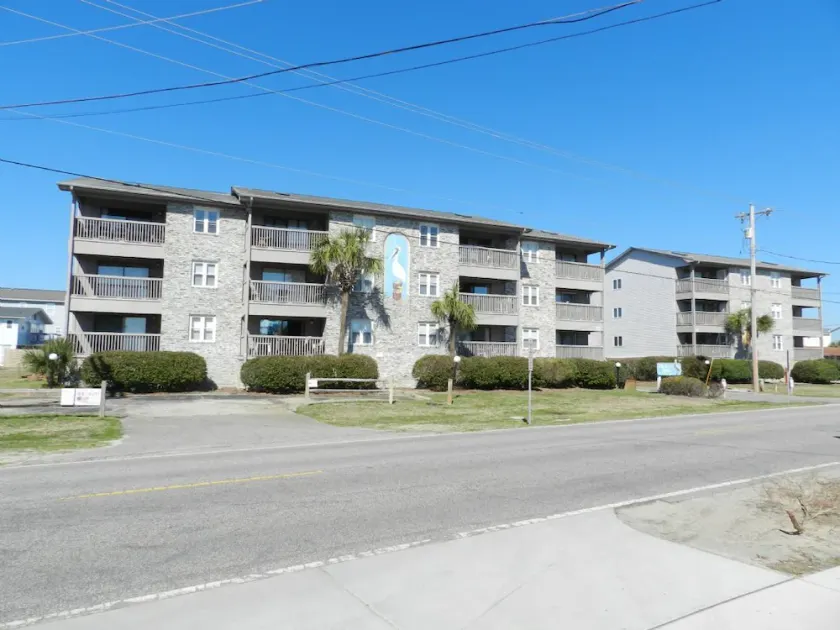 Pelican Pass 302a 2 Bedroom Condo by Redawning - Image 1