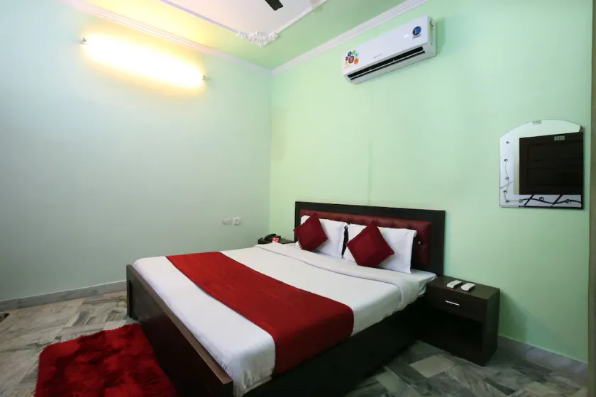OYO 9039 Hotel Lotus - Image 1