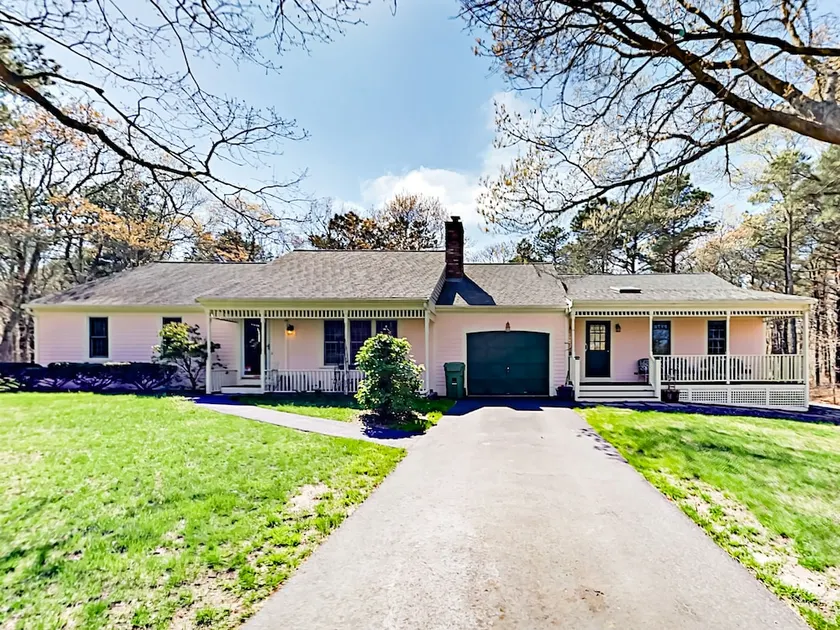 Barnstable Ge 4br W/ Yard 4 Bedroom Home - Image 1
