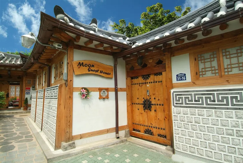 Moon Hanok Guesthouse - Image 1