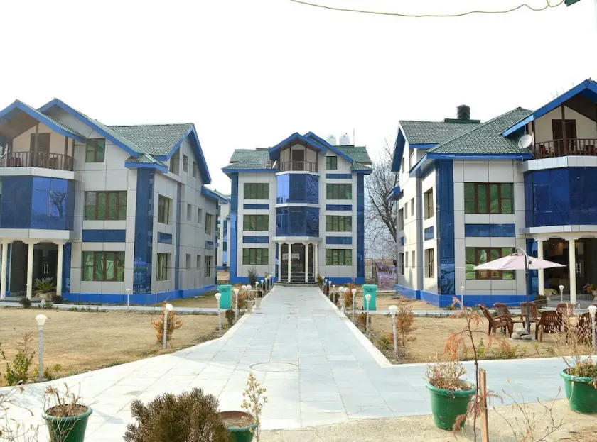 Pahalgam Retreat - Image 1