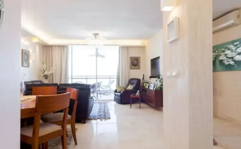 Modern Apartment With Sea View - Image 1