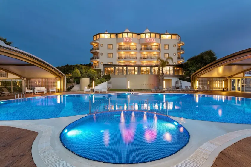 Sisus Hotel - Image 1