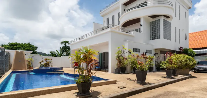 Sky Pool Villa - Image 1