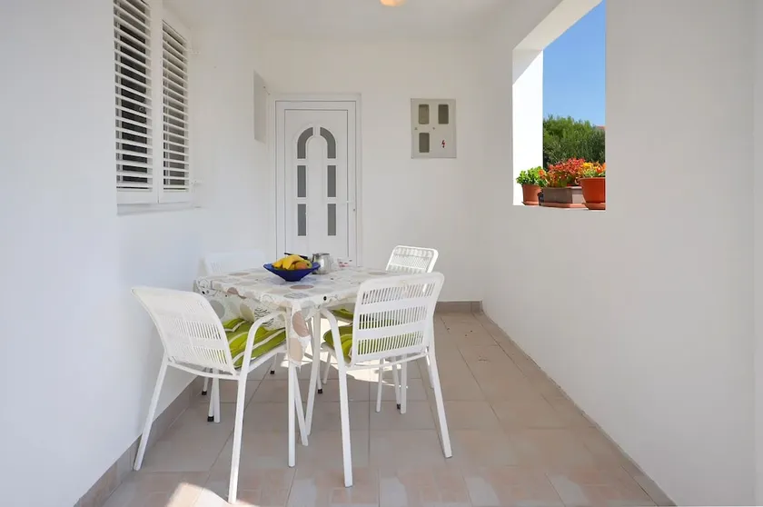 Apartments Mila Family With Pool - Image 1