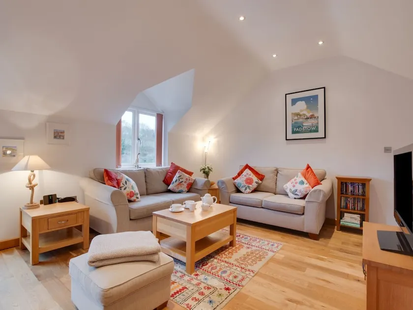 Contemporary Holiday Home in Little Petherick With Terrace - Image 1