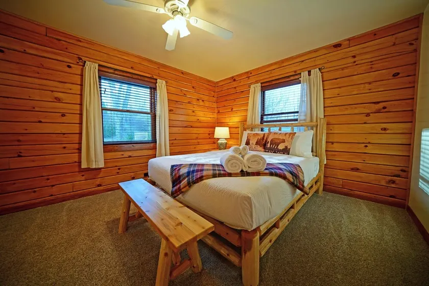 Lazy Bear Lodge ~ Mountain Views ~ Pool Table - Image 1
