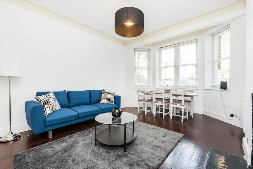 Super Exclusive 3 Bedroom Flat Heart of Chelsea - Image 1