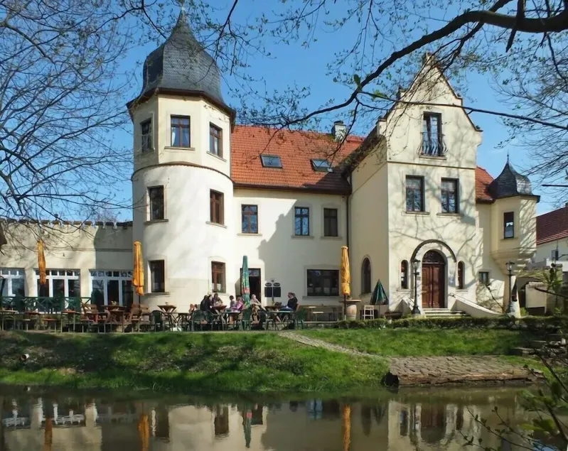 Parkschlößchen Maasdorf - Image 1