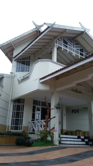 Raffles Villa - Image 1