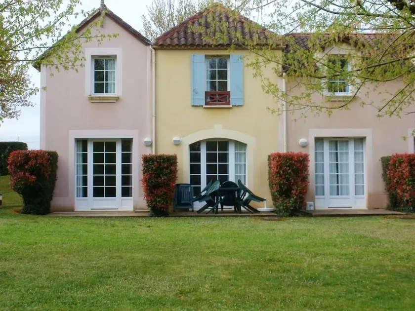 Apartment in Monflanquin by the Lake - Image 1
