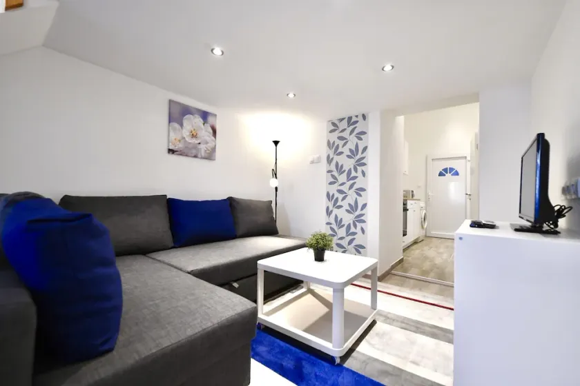 Cosy two bedroom flat in Rottenbiller str, Sky - Image 1