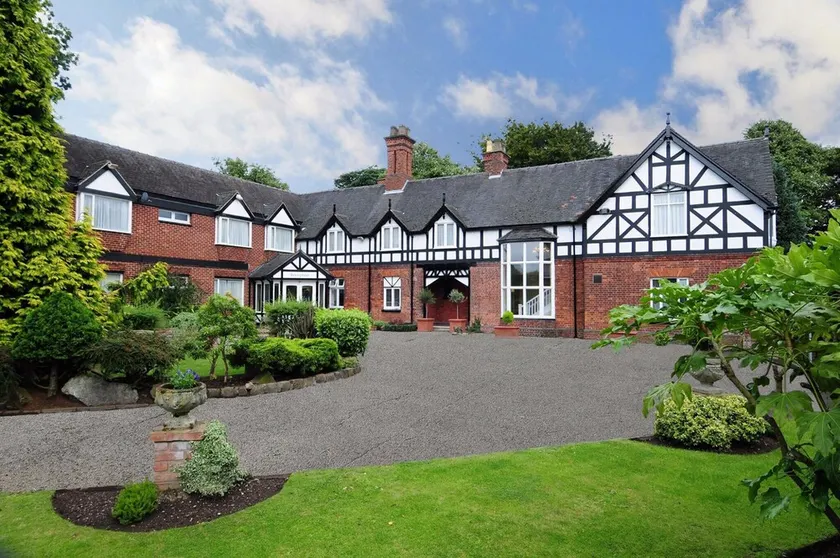 Chimney House Hotel and Restaurant - Image 1