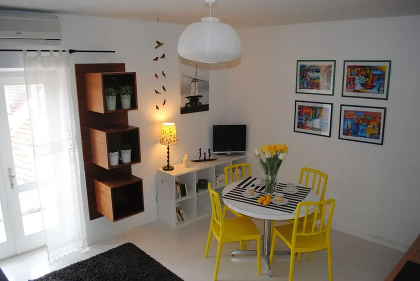 Apartment Optimist - Image 1