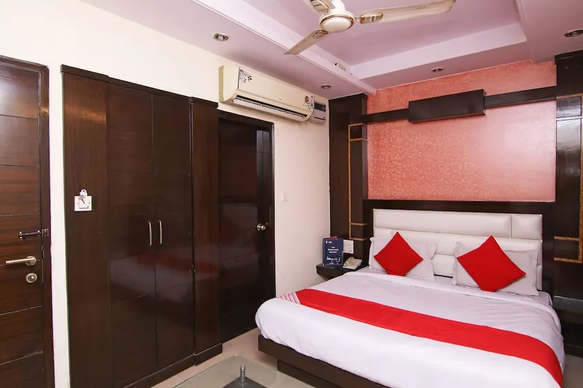 Sagar Deluxe by OYO Rooms - Image 1
