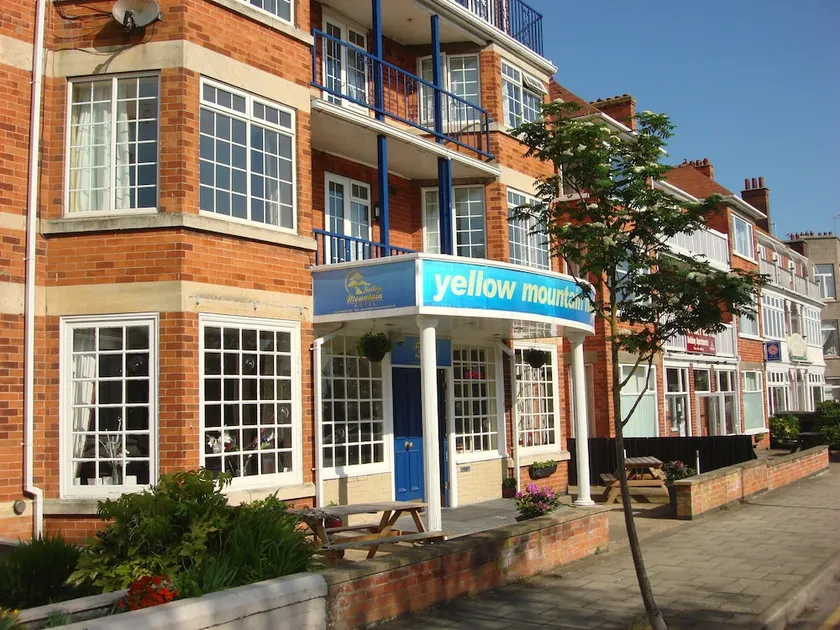 Yellow Mountain Hotel - Image 1