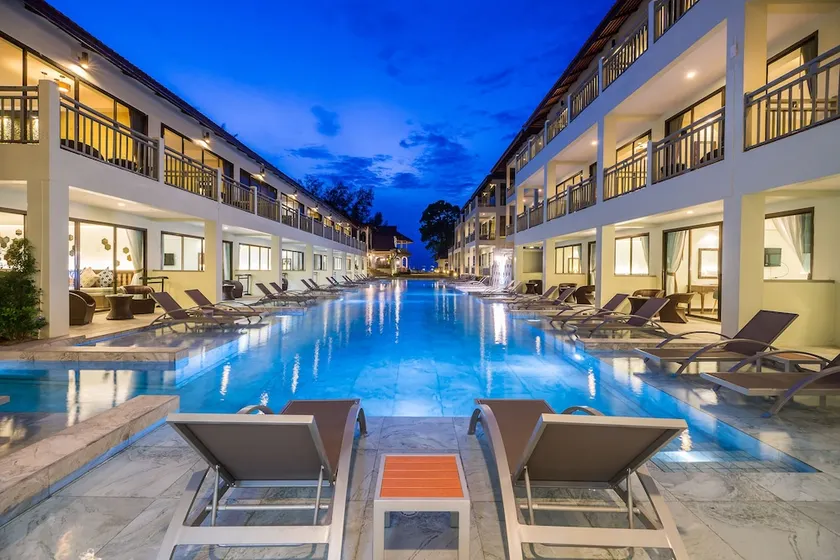 Hive Khaolak Beach Resort - Image 1