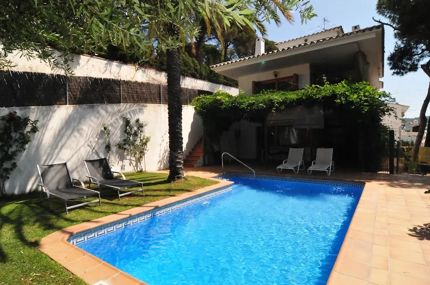HomeHolidaysRentals Kylie - Costa Barcelona - Image 1