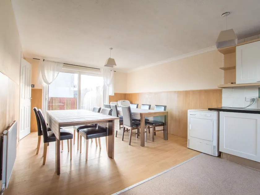 Alluring Holiday Home in Livingston Near Town Centre - Image 1