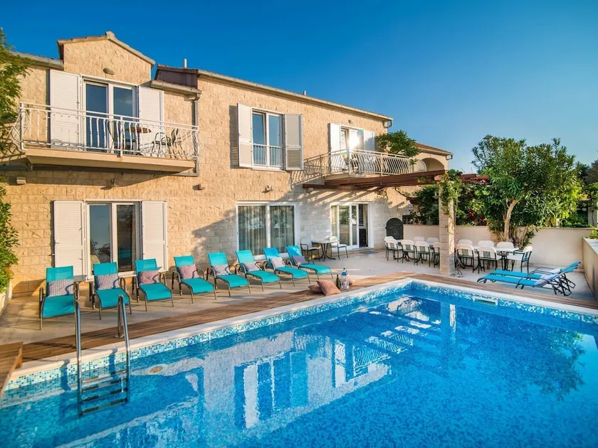 Magnificent Villa in Supetar With Swimming Pool - Image 1