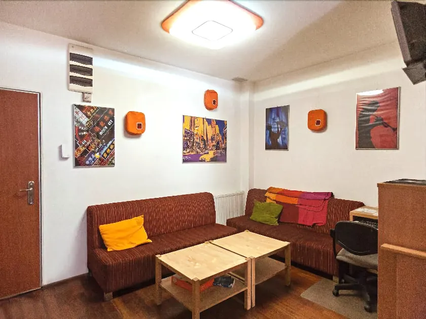 Broadway Hostel & Apartments - Image 1