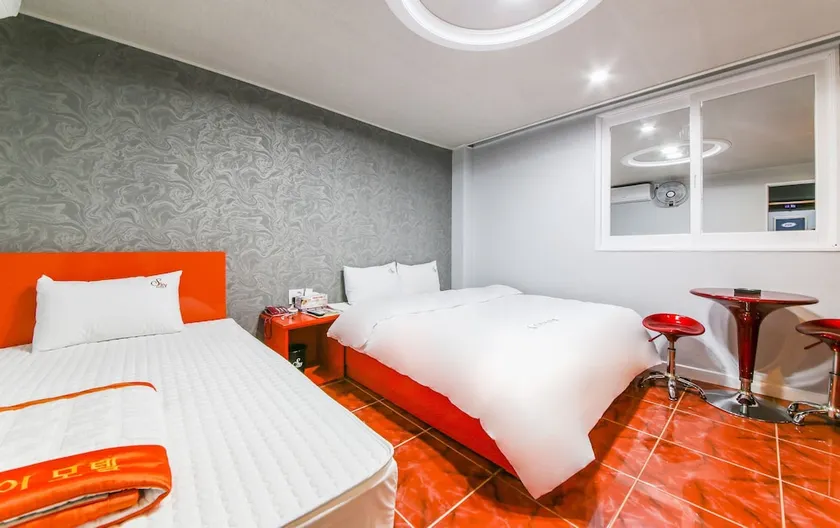 Sky Motel - Image 1