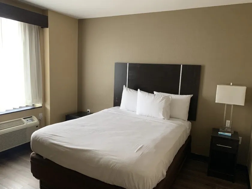 Pitkin Hotel - Image 1