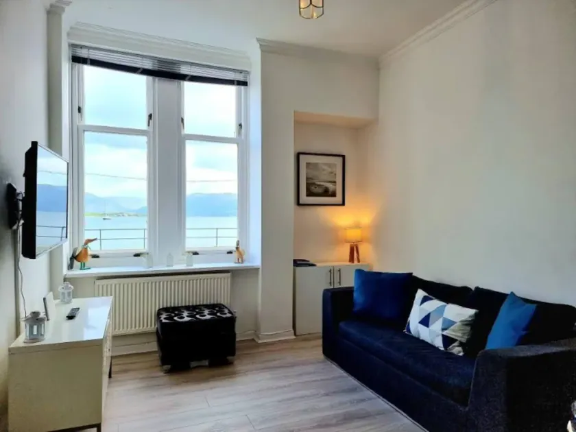 Charming 1-bed Apartment in Isle of Bute - Image 1