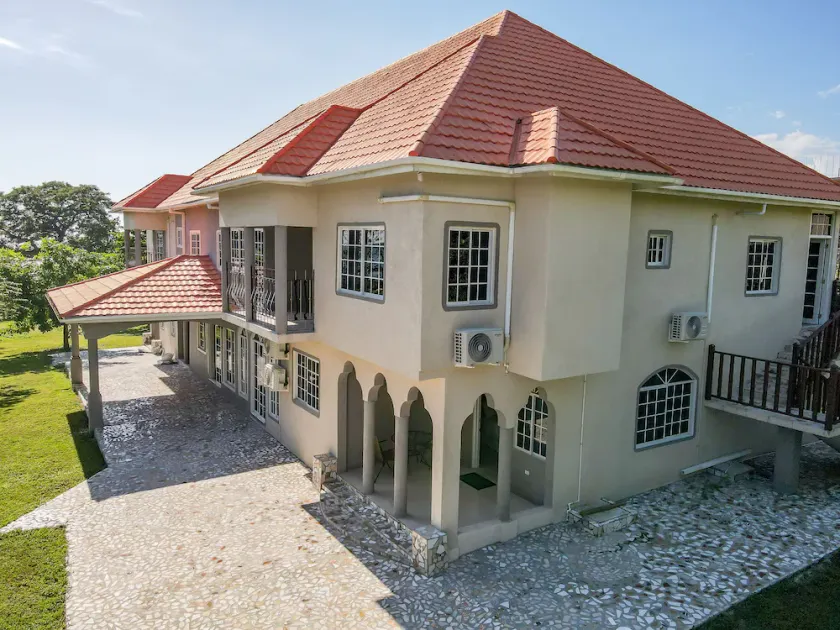 Champagne Villa - Image 1