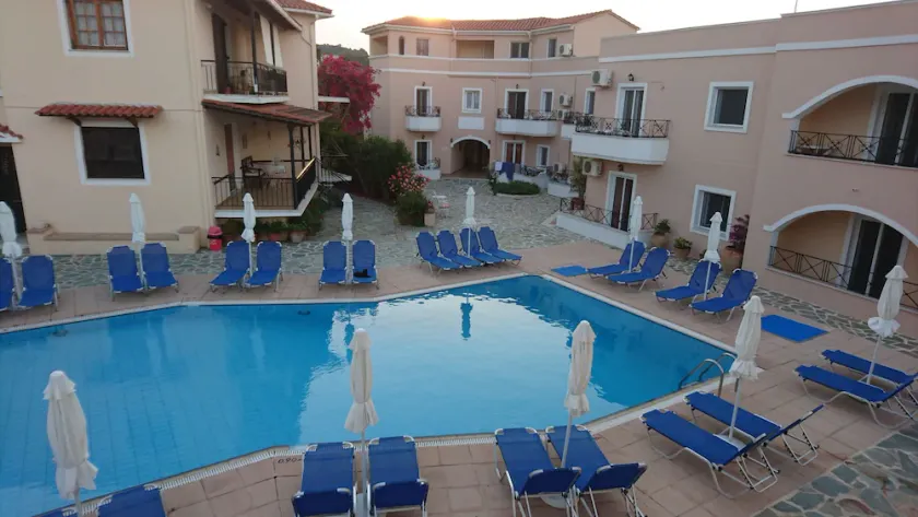 Dora’s Apartments and Studios - Image 1