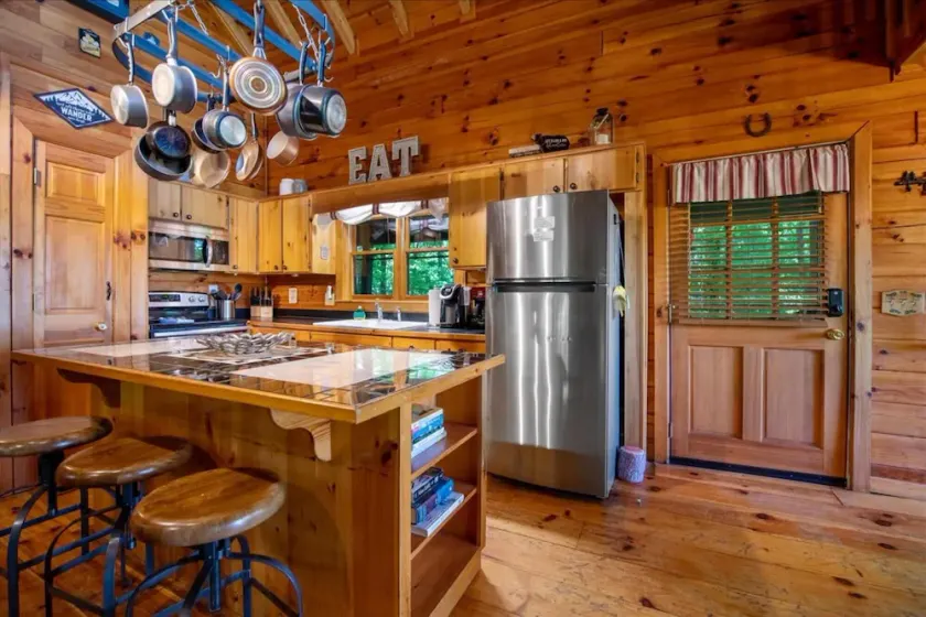 Hilltop Hideaway - Endearing Mountain Cabin With Hot tub Foosball pet Friendly - Image 1
