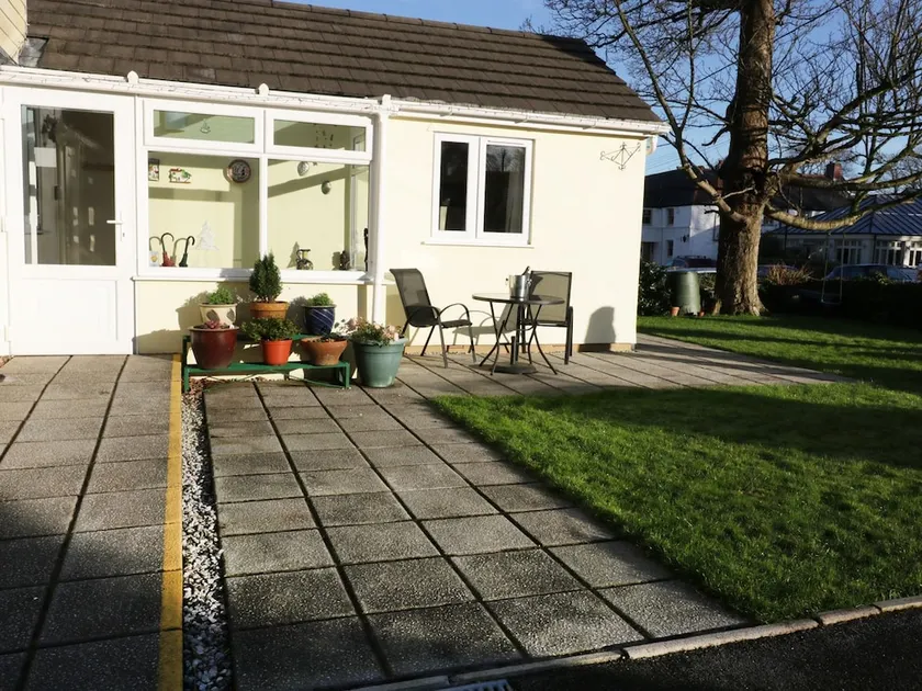 Sunny Corner - Image 1