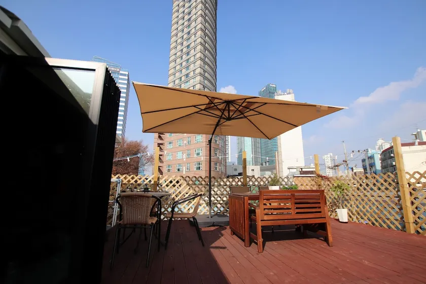 PARASOL HOUSE A - Image 1