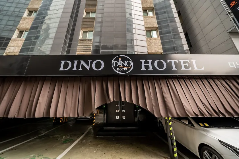 Dino Hotel - Image 1