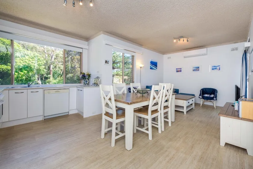 Del Rae Unit 15 25 Shoal Bay Road - Image 1