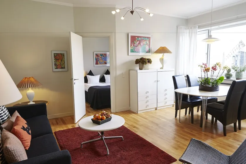 Ascot Apartments - Image 1