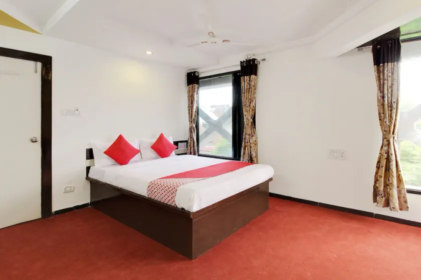 Hotel Sai Chatra by OYO Rooms - Image 1